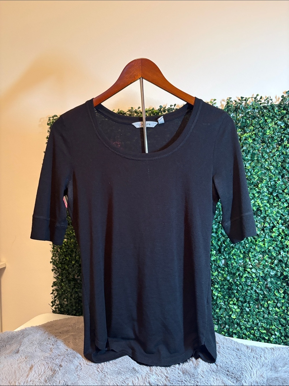 Athleta Black Short Sleeve Scoop Neck Top Size Small